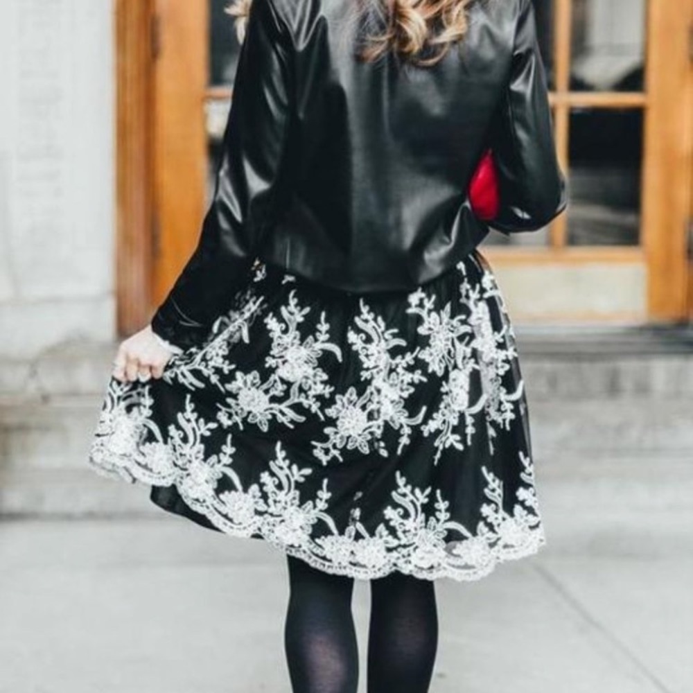Adrianna Papell embroidered black and white lace skirt